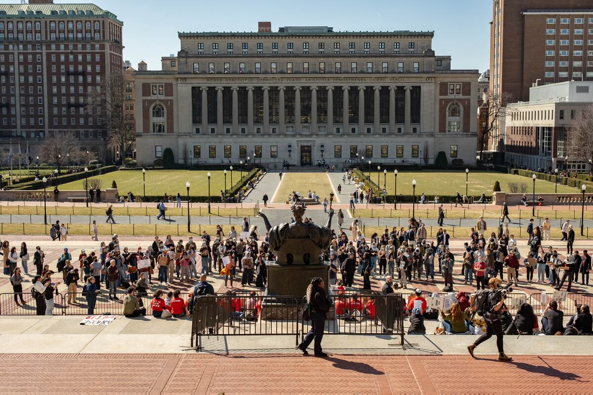 ‘Jews say ICE off campus’: Demonstrators gather at Low Steps to protest ...