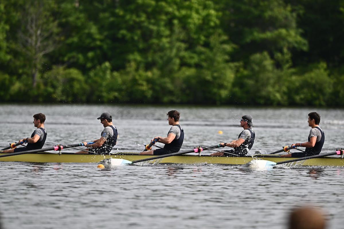 Men’s rowing finishes season with mixed results at nationals