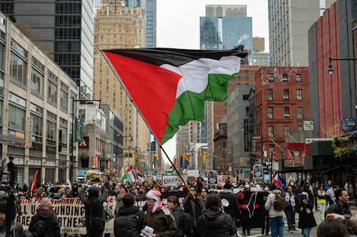 Hundreds protest in Times Square to demand release of Mahmoud Khalil, SIPA ’24